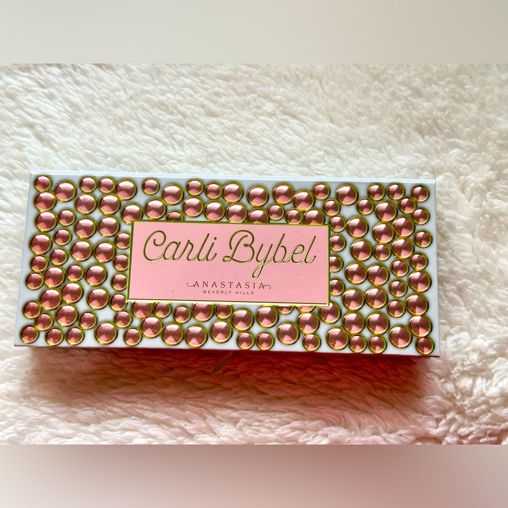 Carli Bybel Anastasia eye palette